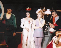 Lost In Space - Penny dressed as princess with Don, Judy and Dr. Smith